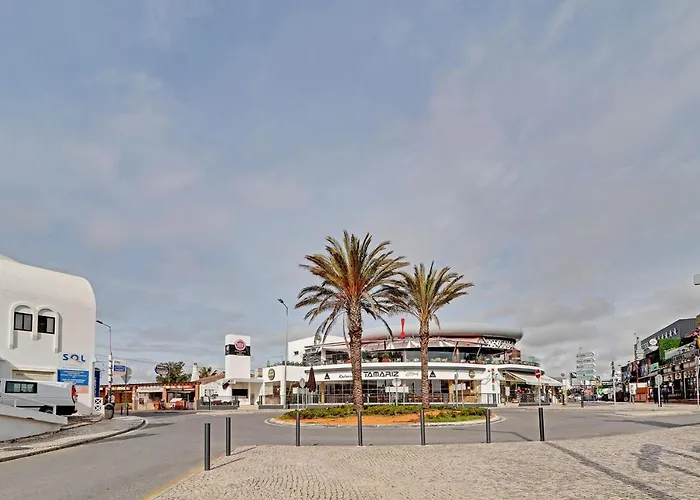 By Homing Apartman *